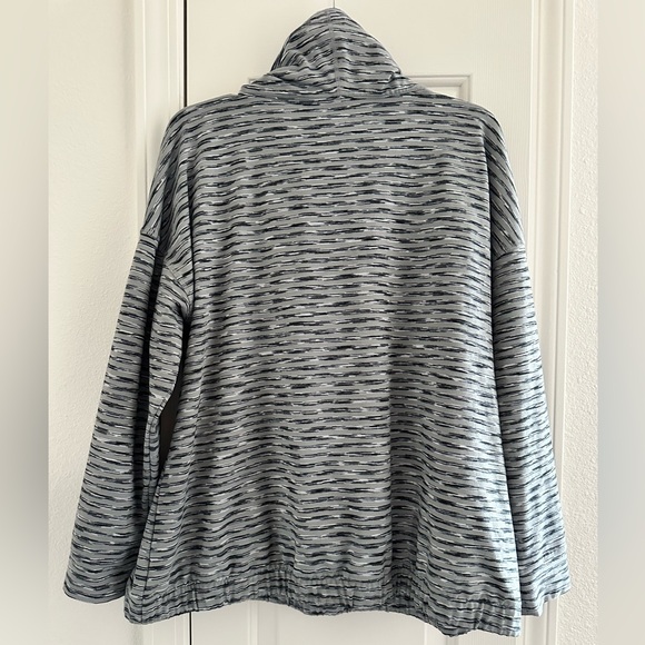 T by Talbots Women's Grey Space Dye Cowl Neck Sweatshirt, Zip Pockets, Size XLP - Picture 4 of 7